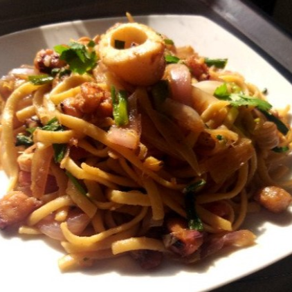 Menú : Saltado de Mariscos + Complemento
