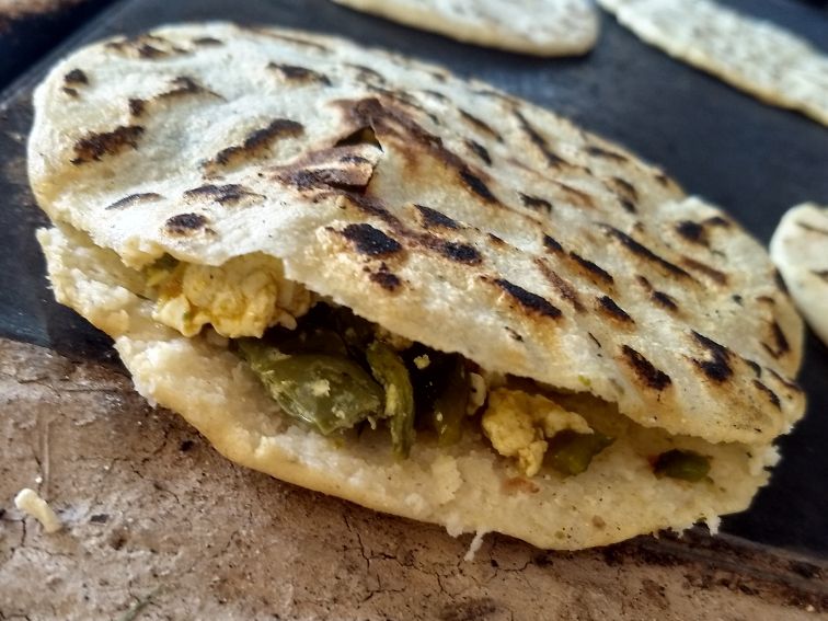 Gordita de Nopalitos con Huevo