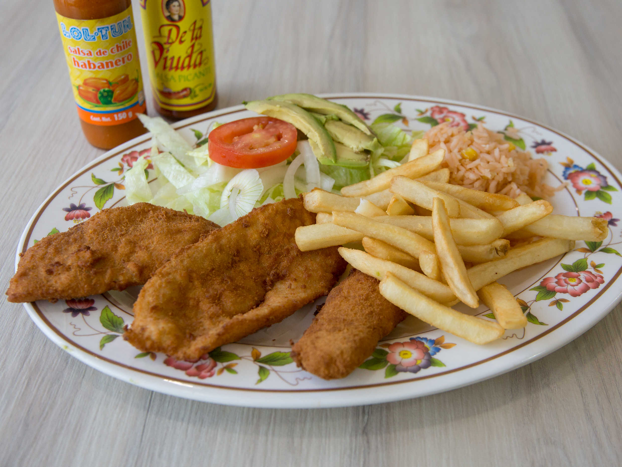 Medio Filete MIxto Empanizado.