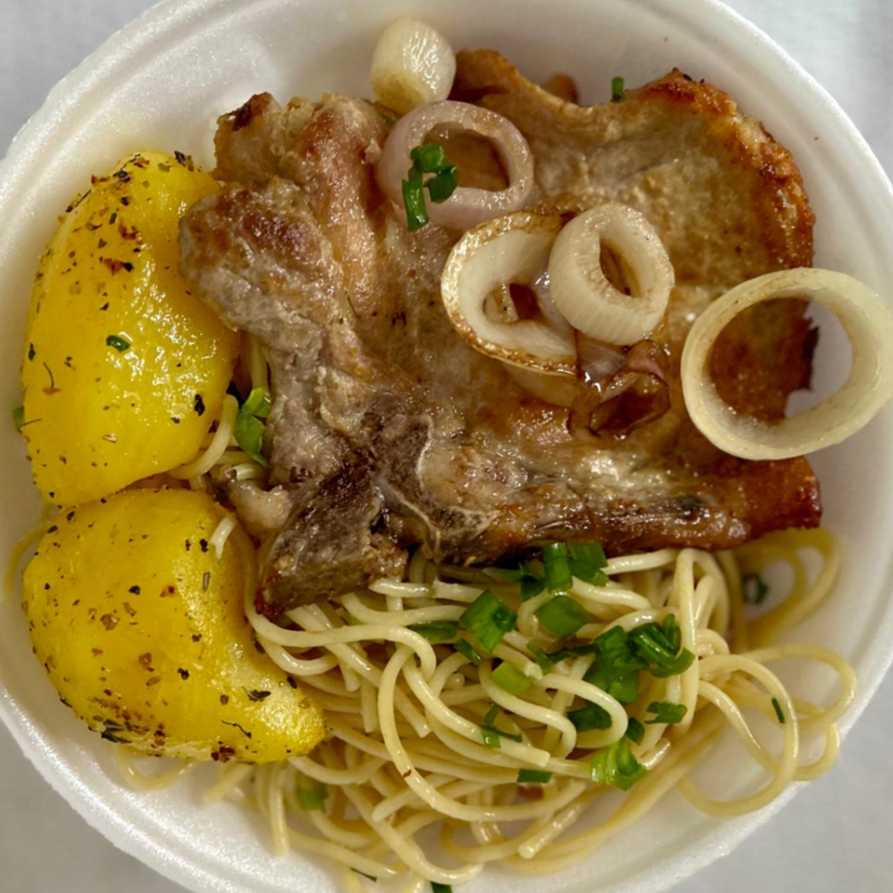 DUAS MARMITAS PEQUENA COM Arroz Branco, Tutu de Feijão, Macarrão Alho e Óleo, Batata e Lombo Suíno