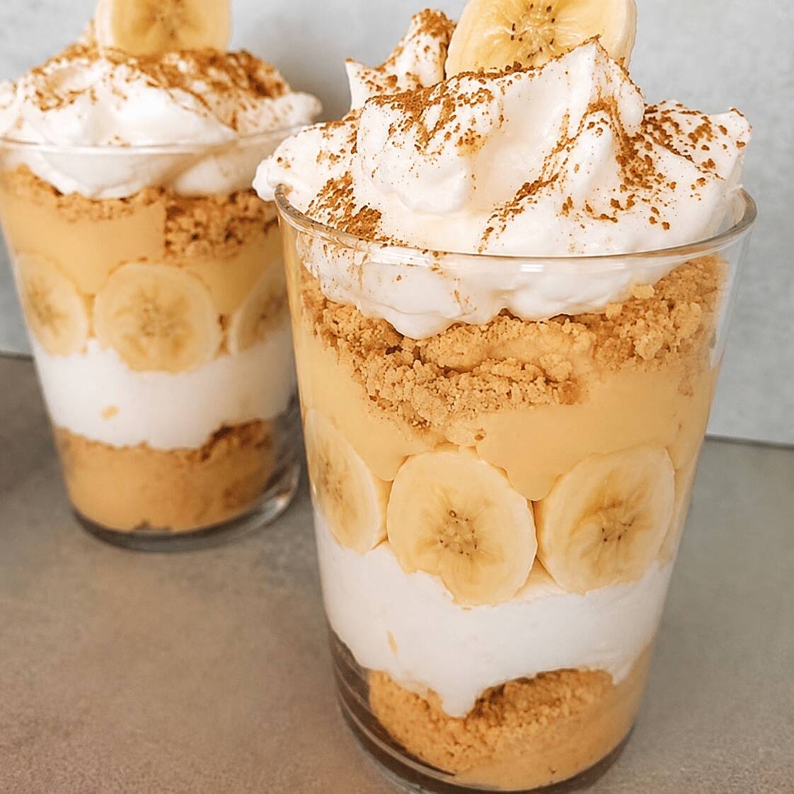 Platanos Con Crema. Vaso 12 Oz