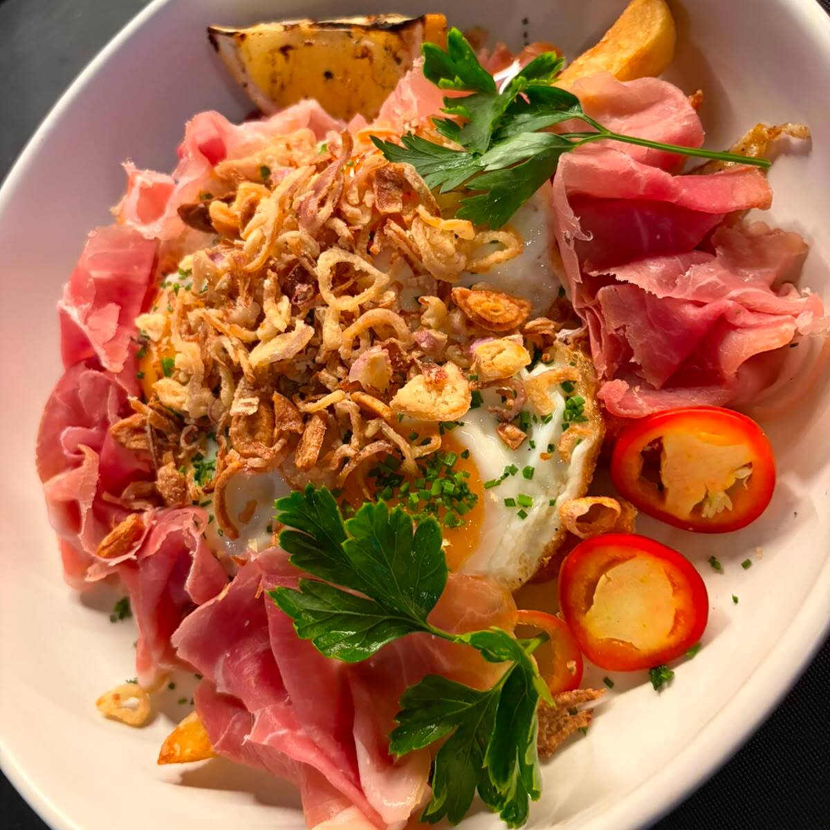 Huevos Rotos con Prosciutto Italiano