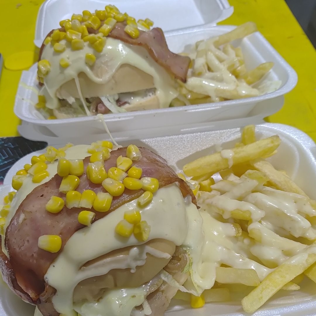 2 X 1 Hamburguesas Gratinada Tocineta Maiz + Papas
