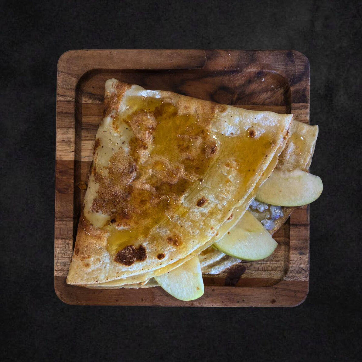 CREPA 4 QUESOS CON MANZANA