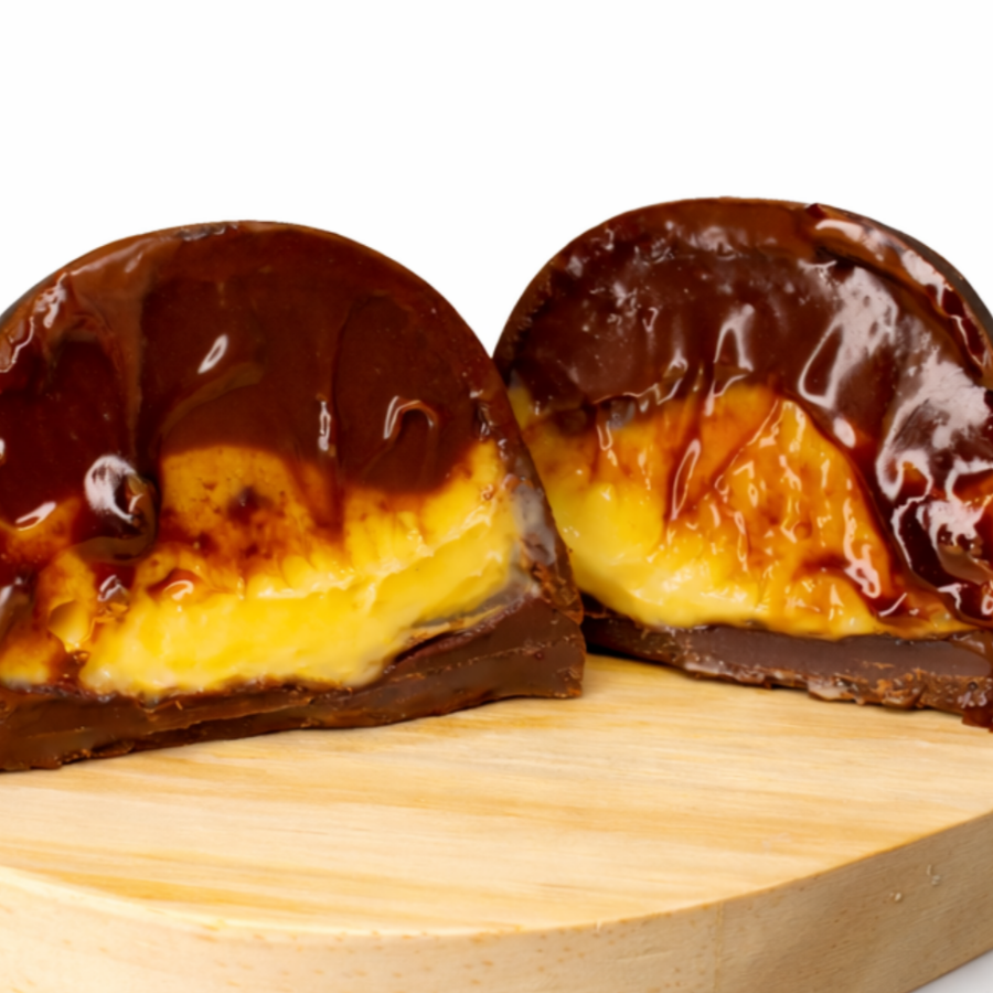 Trufa de Mousse de Maracujá com chocolate ️ Sabor sofisticado e equilibrado ️ Recheio de mousse de maracujá com sementes da fruta ️ Duplo recheio: mousse de maracujá + ganache de chocolate meio amargo ️ Ideal para quem ama o contraste do azedinho com o doce!