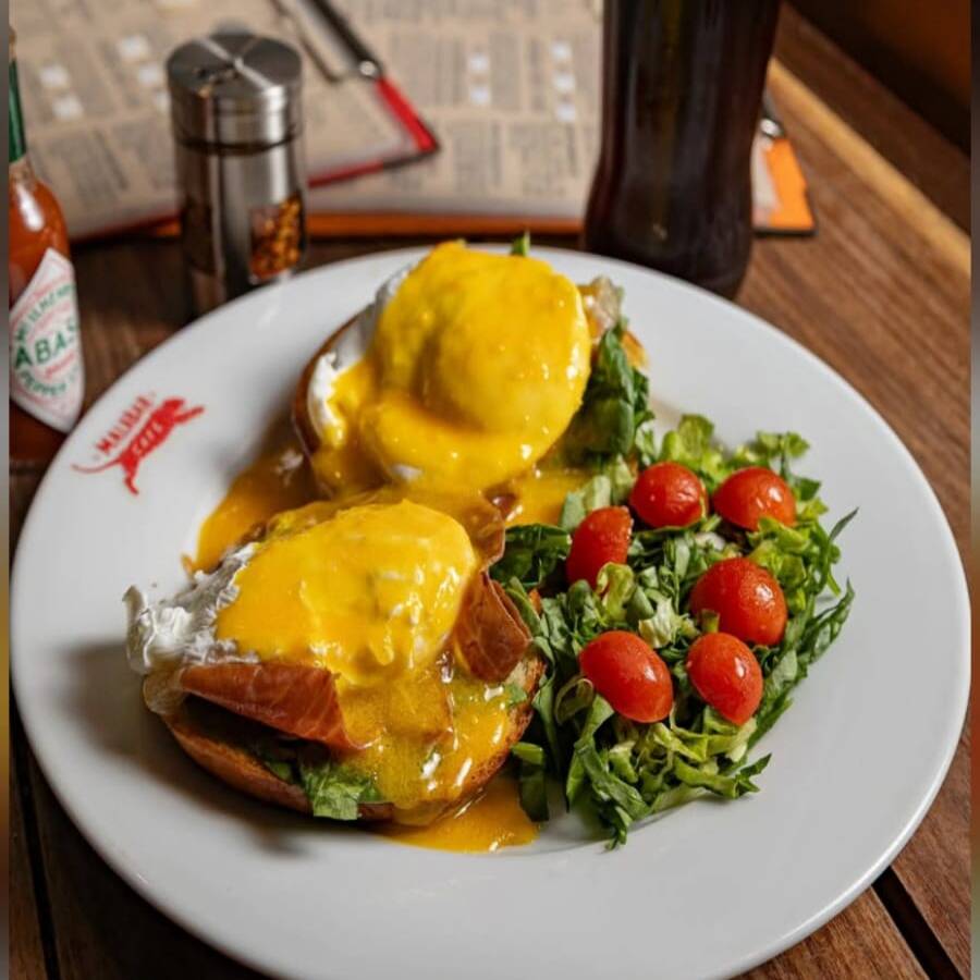 Huevos Benedictos
