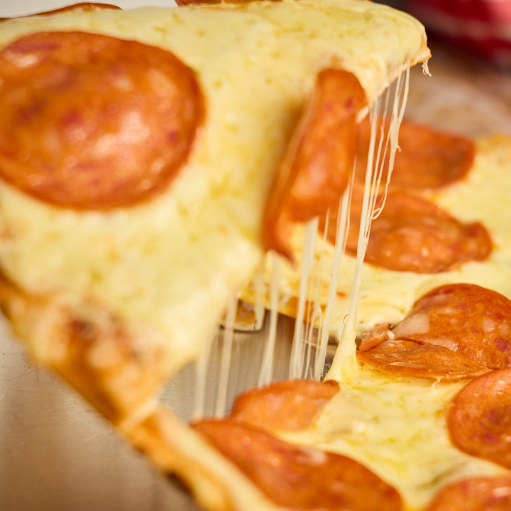 Pizza Jamón & Queso x 12 Porciones 🔥