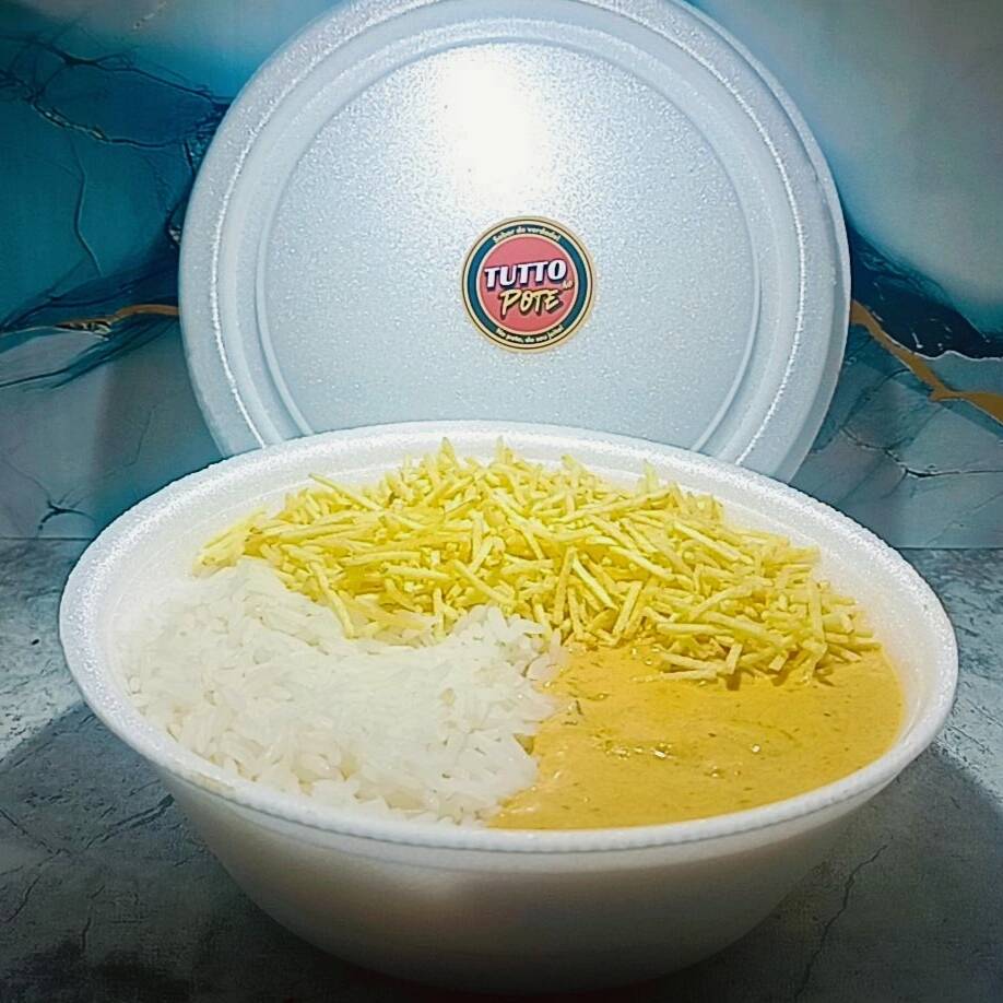Marmita Strogonoff de frango 500 ml
🥘 Combo Strogonoff de Frango — Tutto no Pote
O clássico que todo mundo ama! 🤤
Strogonoff de Frango suculento e cremoso
🍚 Arroz branquinho e soltinho
🥔 Batata palha crocante pra finalizar
Tudo quentinho, feito na hora e com aquele sabor caseiro que não tem igual. Uma refeição completa e deliciosa pra você! 😋