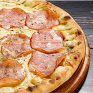 Desfrute da nossa Promoção Pizza, uma combinação perfeita de sabores clássicos. A Pizza Lombo com mussarelara.