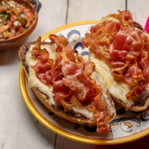 Molletes Tocino