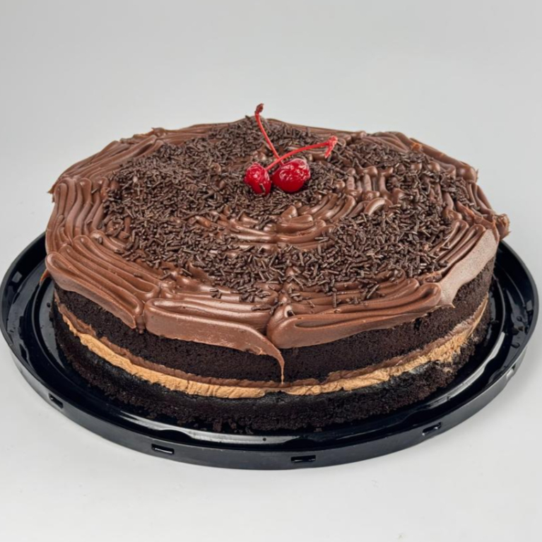 SERVE EM MEDIA 6 A 8 PESSOAS. MASSA BLACK RECHEIO CHOCOLATE BLEND E MOUSSE DE CHOCOLATE.