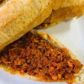 Lonche de Chicharrón Prensado y Birria