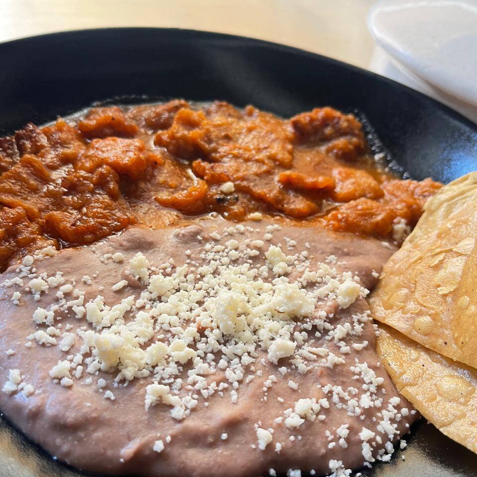 Chicharron en Salsa Roja o Verde