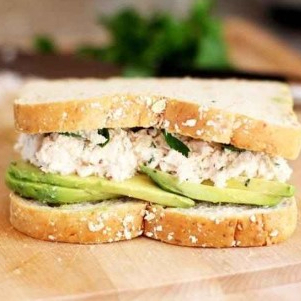 Sándwich de Atún y Aguacate