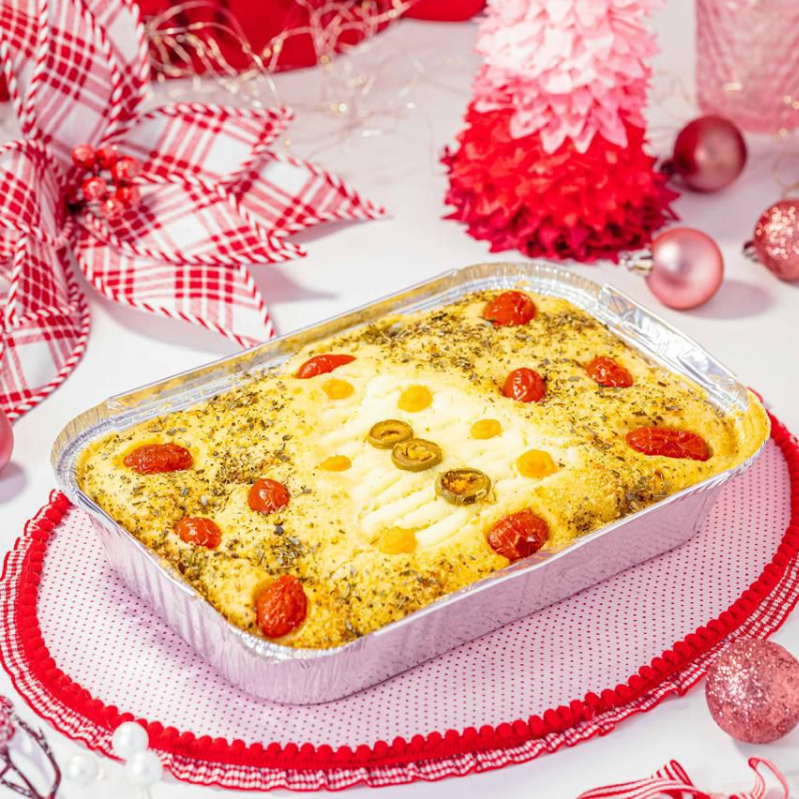 massa de liquidificador, recheada com frango desfiado, milho, azeitona e requeijão serve de 6 a 8 pedaços..