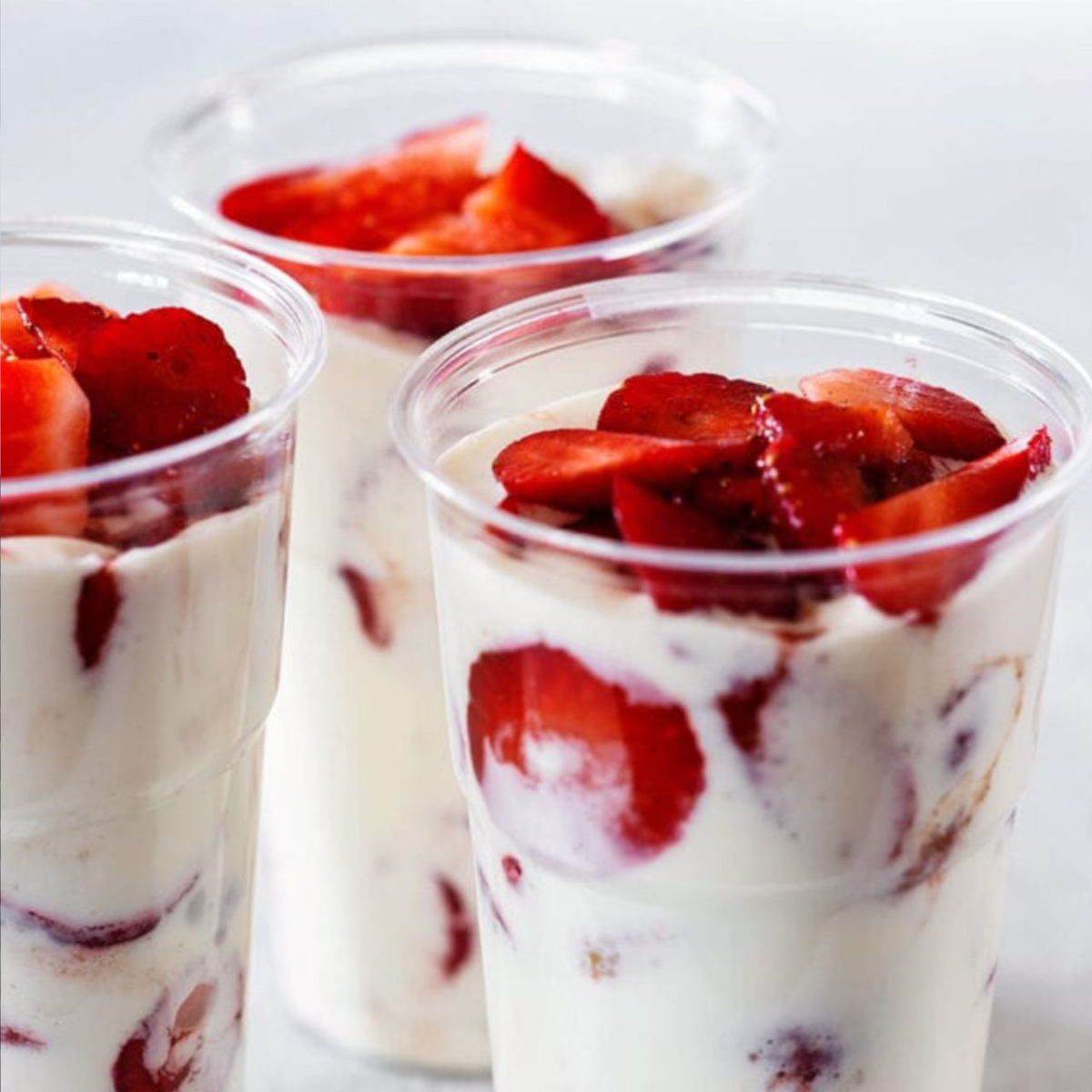 FRESAS CON CREMA