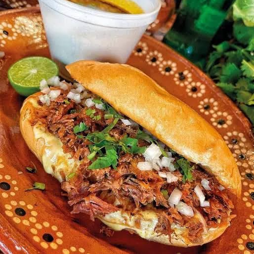 TORTA DE BIRRIA