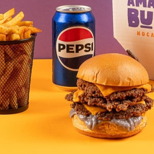 Triplo cheeseburger - Pão Brioche , 3 Carnes de 90 gramas, queijo cheddar, molho amassadinho + batata frita + Pepsi lata 350 ml