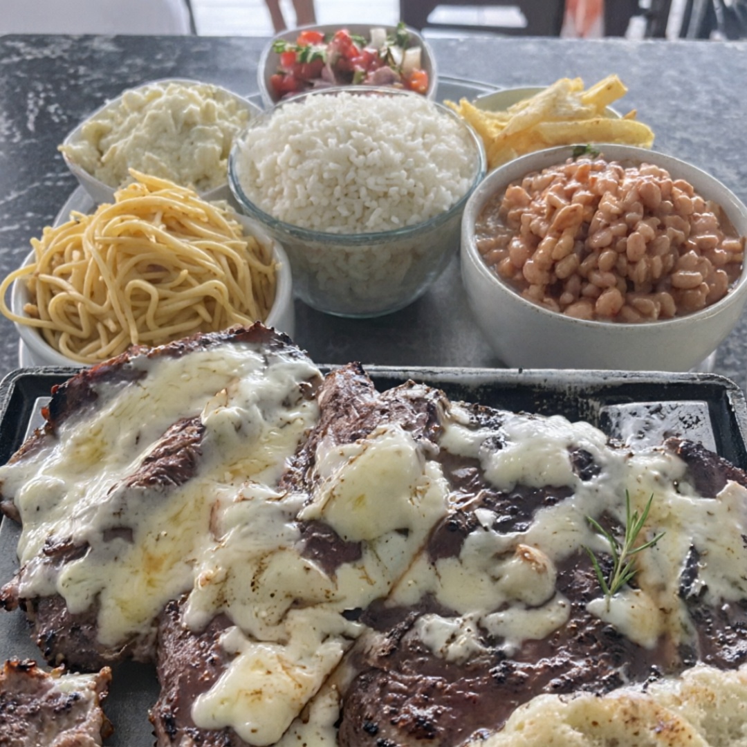 ARROZ FEIJAO MACARRAO FAROFA VINAGRETE E FRITAS