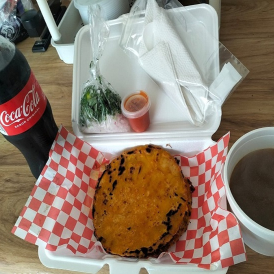 Combo QuesaPlana de Maiz+Consome+Refresco600ml