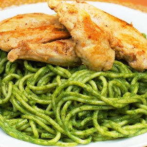 Tallarines Verdes con Pechuga a la Plancha