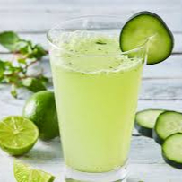AGUA DE LIMÓN CON PEPINO