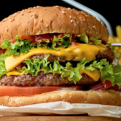 HAMBURGUESA DOBLE CON PAPAS A LA FRANCESA