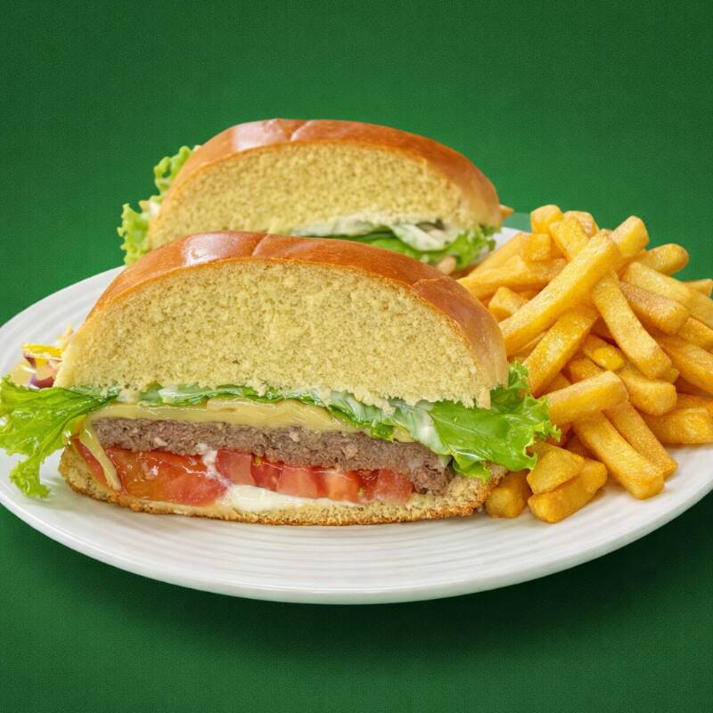 Pão, hambúrguer, queijo, alface, tomate e maionese acompanhado com batatas fritas