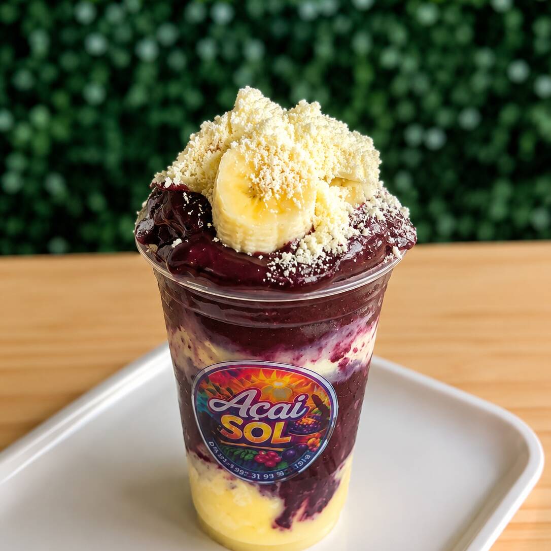 O queridinho da Açaí Sol chegou no 99Food 💜
3X Camadas de puro sabor:
1º Leite condensado na base
2º Açaí batido + Granola crocante
3º Banana + Leite em pó pra fechar com chave de ouro
4 recheios premium já inclusos!
Peça agora e mate a vontade!