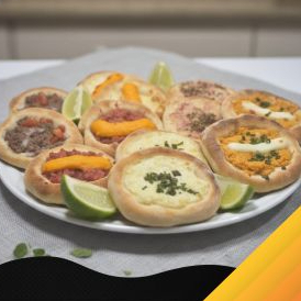 Kit 12 Esfihas de 11cm. Monte do jeito que seu paladar gosta!!! Recheio de Frango e Carne contem cebola e tomate!