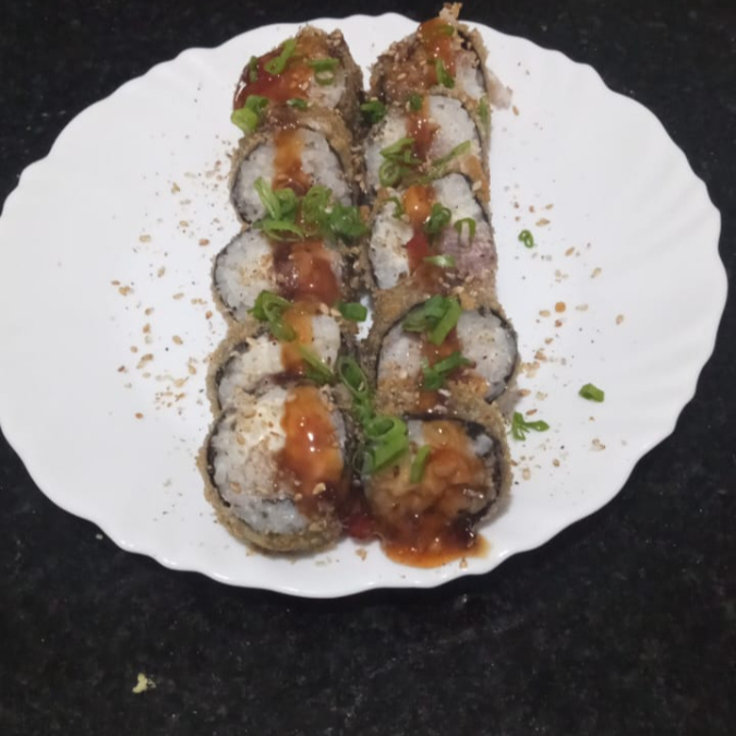 empanado com peixe branco e crean chesse, geleia de pimenta, cebolinha, gengibre.