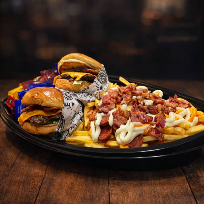 2 d bacon, porçao de batata frita, calabresa, bacon, cheddar cremoso e catupiry