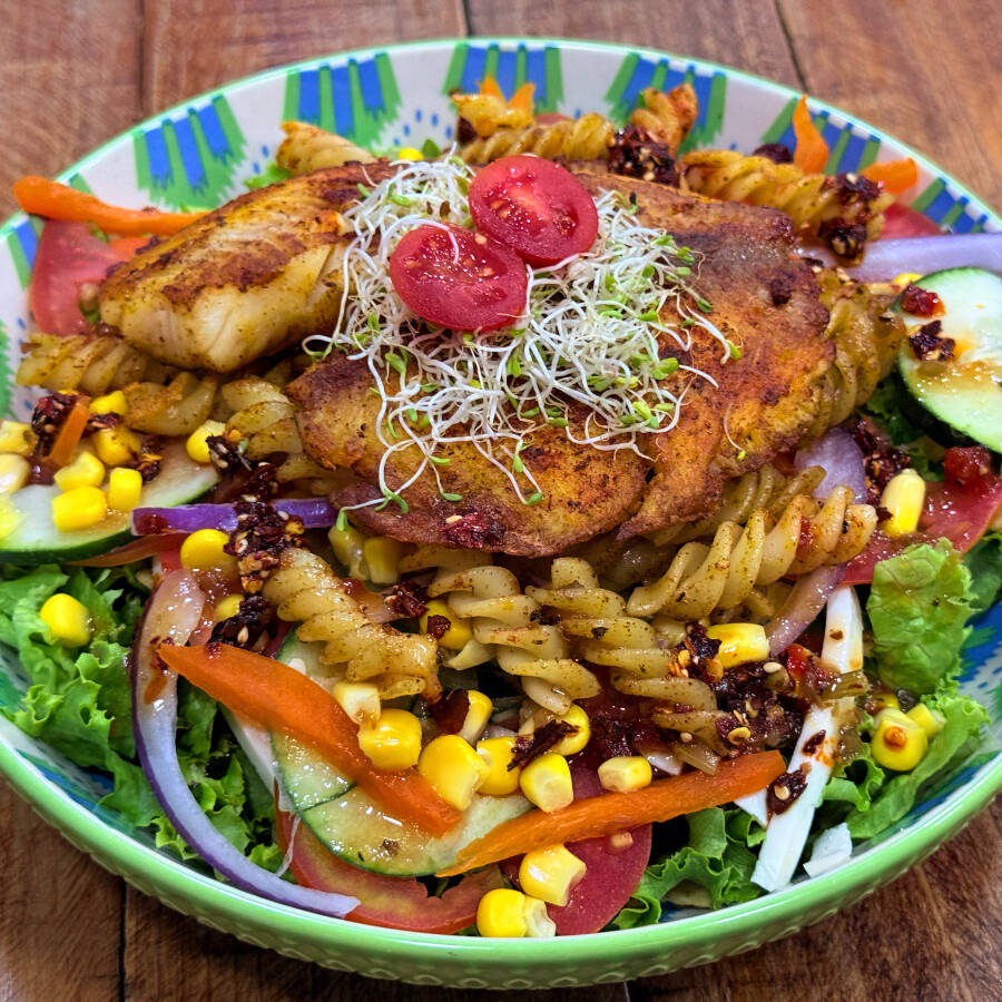 ENSALADA CON FILETE DE PESCADO