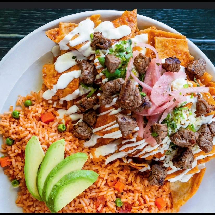 CHILAQUILES CON CARNE ASADA