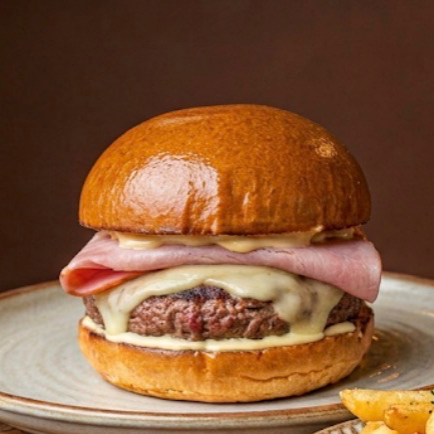 Pão, carne 150g, queijo, presunto de peru!