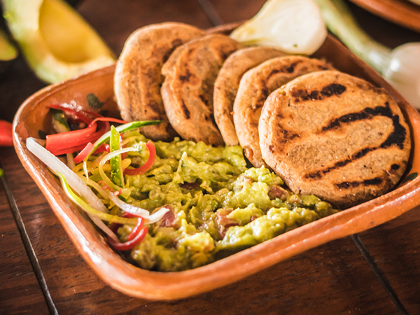 Gorditas con Guacamole