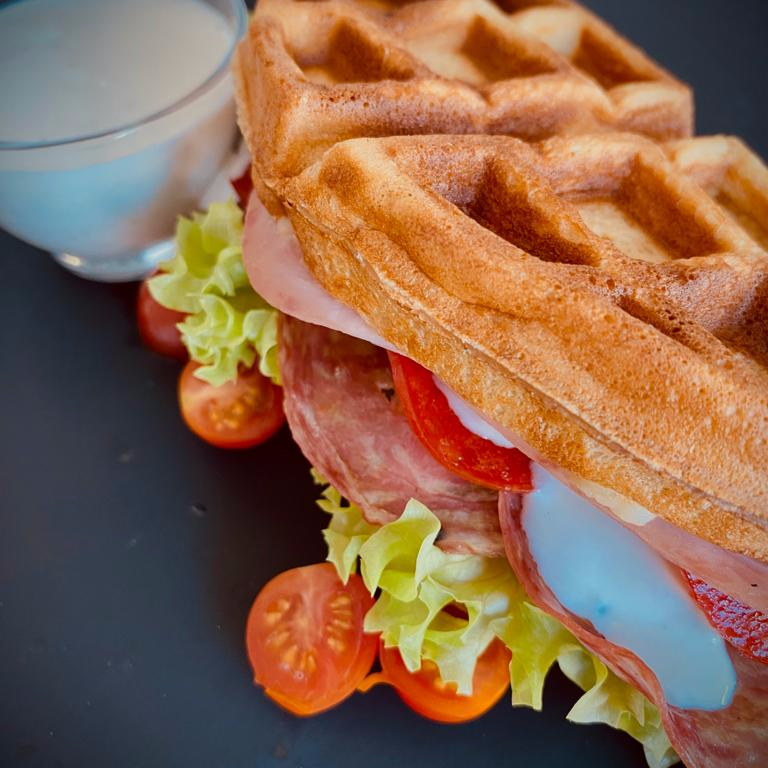 Waffle Sándwich Special + Waffle con NUTELLA