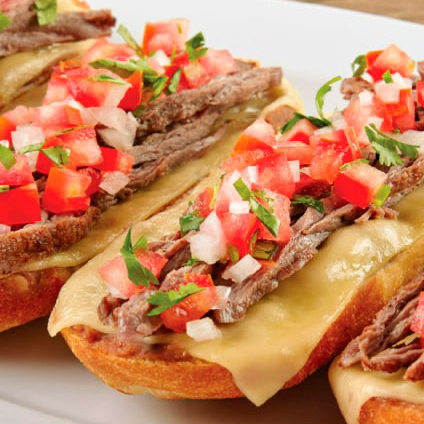 Molletes con Tasajo
