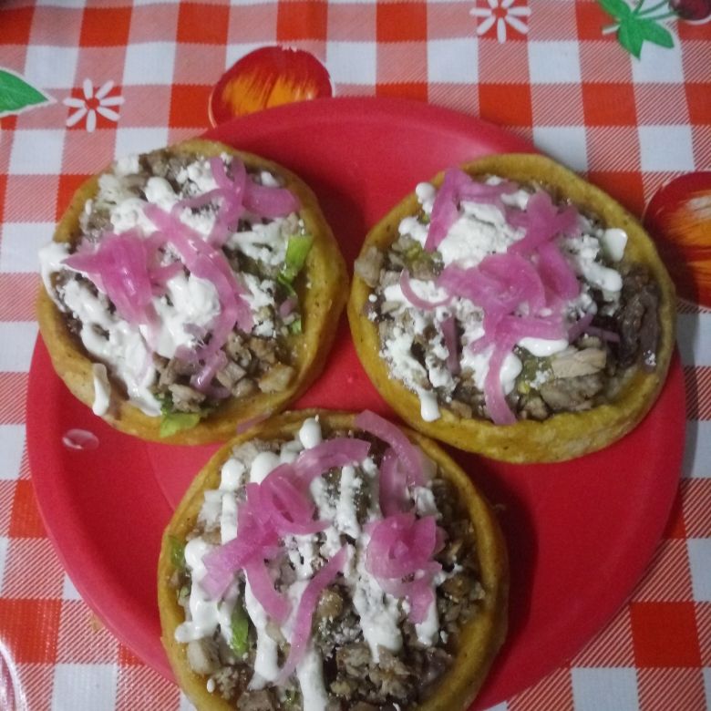 Sopes de carne asada