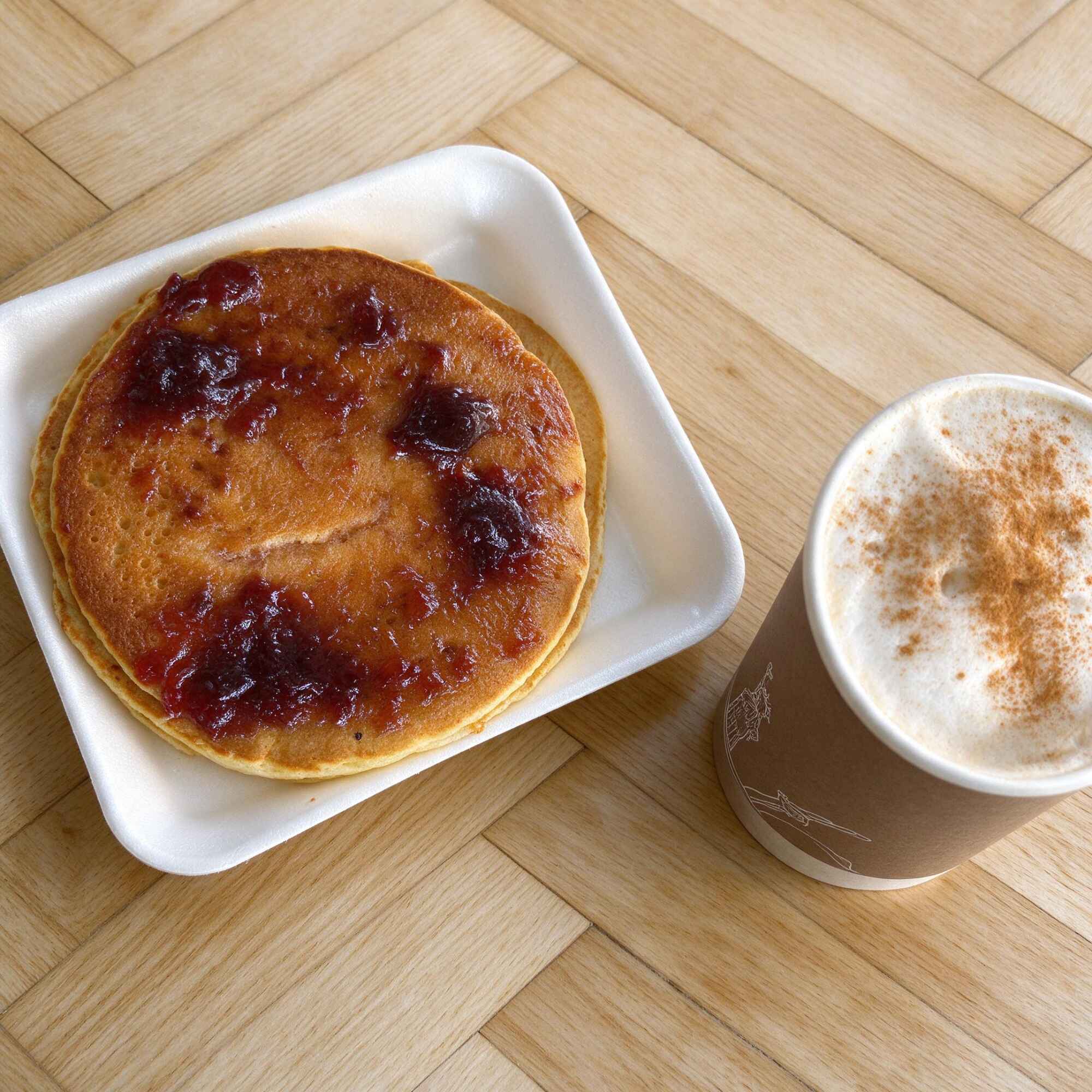 Hot Cakes + Capuchino 🥞