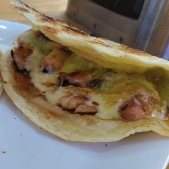 QUESADILLA DE PULPO CON QUESO