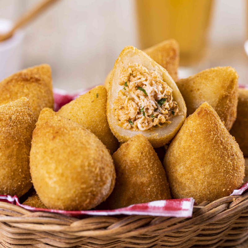 Feita com massa de batata e catupiry original da polenghi.
Fritamos sua coxinha no momento do pedido.