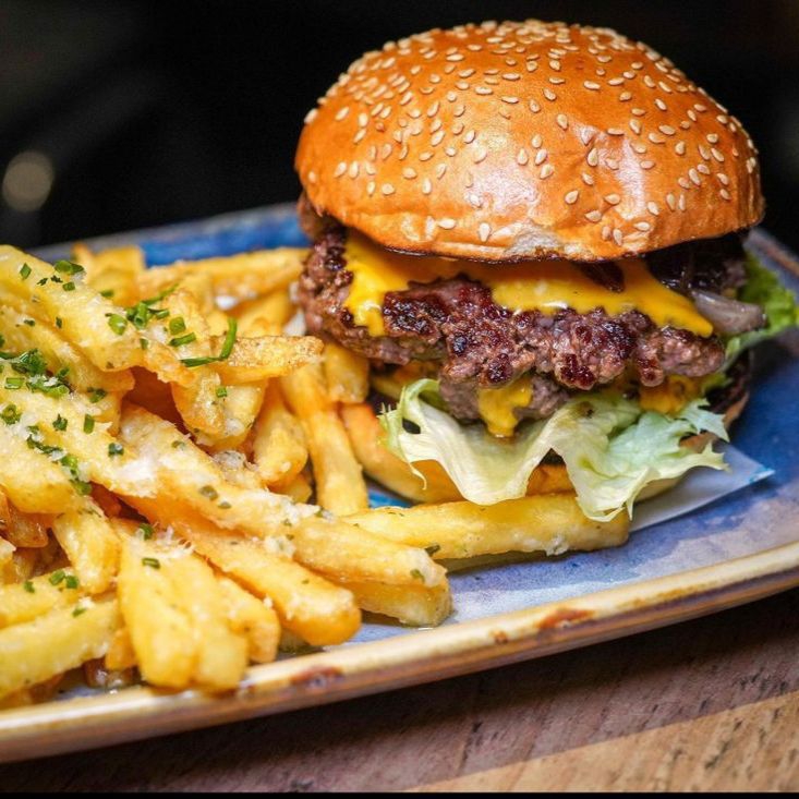 HAMBURGUESA SUPER STAR + PAPAS GRATIS