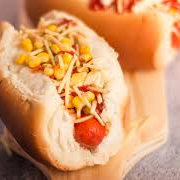 2 vinas
Tomate
Cebola
Maionese
Ketchup
Mostarda
Batata Palha
Calabresa