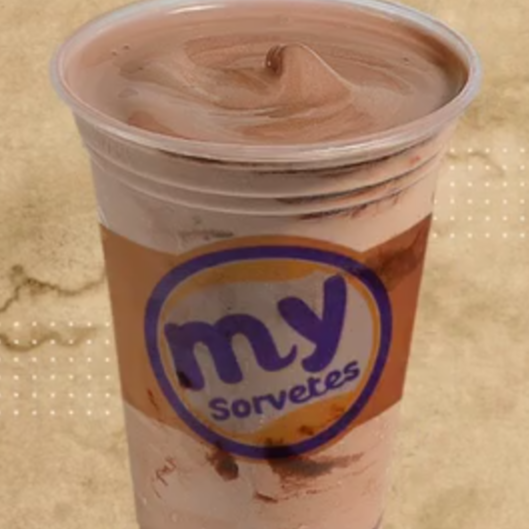 Milk shake de 500ml trazendo o sabor do chocolate com sabor do leite condensado , mistura perfeita para se refrescar