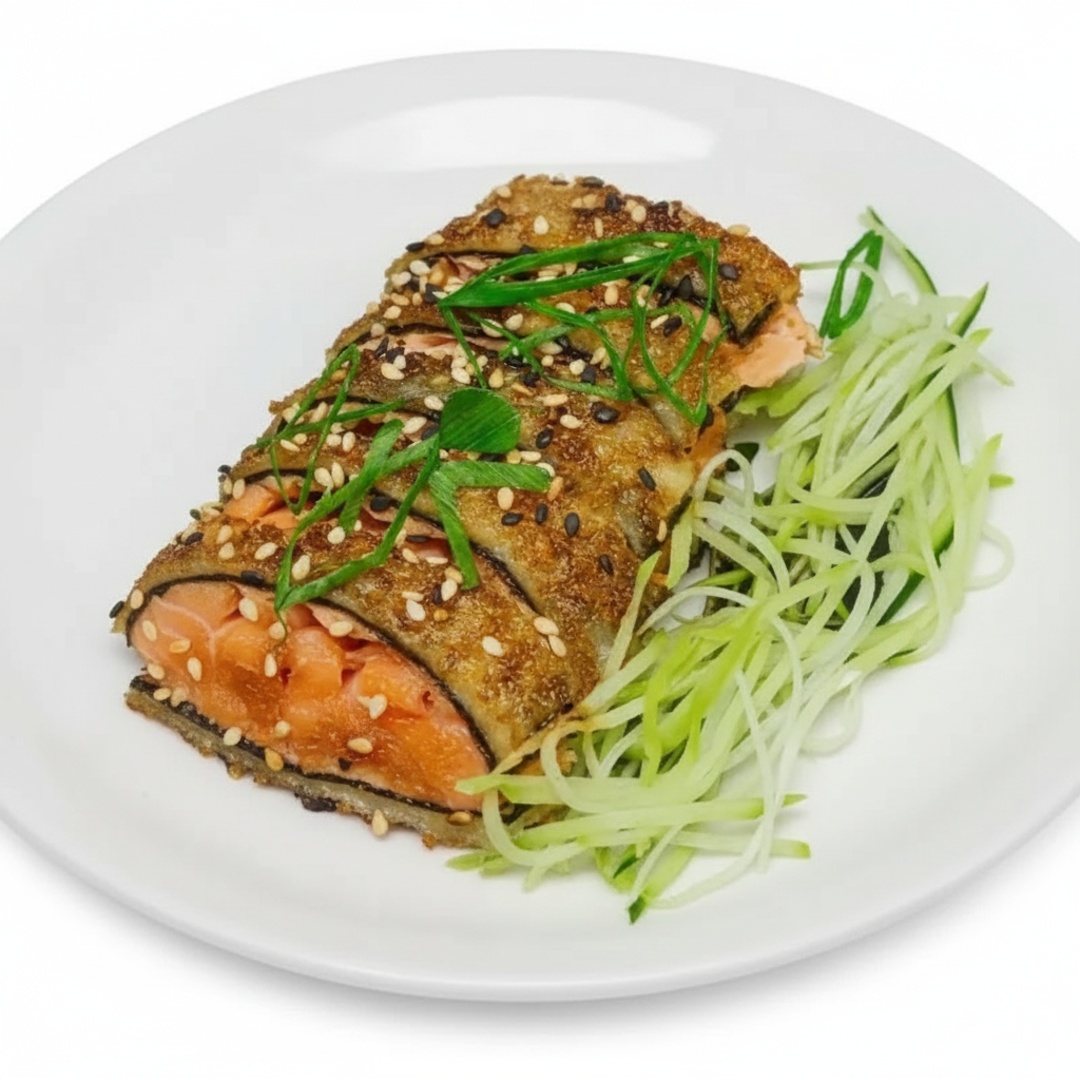 Fatias especiais de salmão empanados e fritos com farinha panko e finalizado com gergelim e cebolinha.