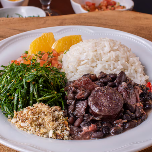 Arroz, farofa, bisteca, couve refogada, torresmo e banana a milanesa. Toda quarta!