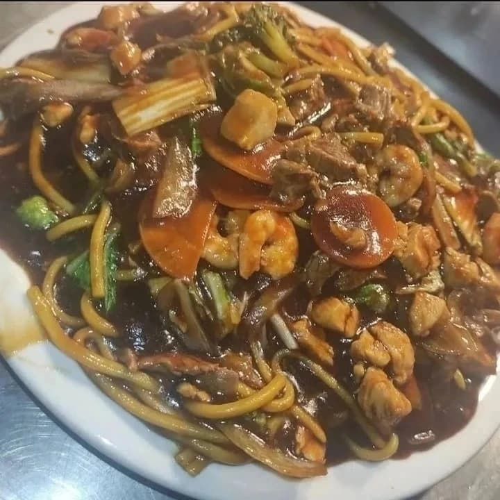 Carne,frango,camarao,legumes molho shoyu