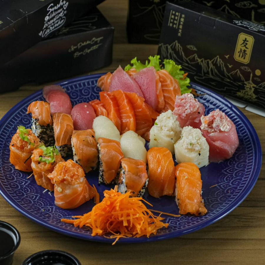 10 Sashimi de Salmão, 02 Sashimi de Atum, 05 Uramaki de Salmão Especial, 03 Joy Joy de Salmão, 02 Joy Joy de Atum, 02 Joy Joy De Peixe Branco, 02 Niguiri De Salmão, 02 Niguiri De Atum, 02 Niguiri De Peixe Branco