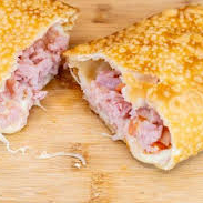 TAMANHO 20X10 Massa fresca com presunto e queijo